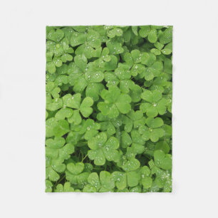 Grünes frisches Kleeblatt, glücklicher St. Patri Fleecedecke