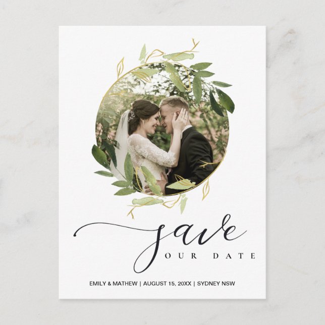 GRÜNES GOLD FOLIAGE WREATH SAVE THE DATE FOTO ANKÜNDIGUNGSPOSTKARTE (Vorderseite)