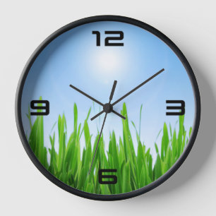Grünes Gras Blauer Himmel Benutzerdefinierter Text Uhr