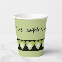 Grünes Herzmuster mit schwarz