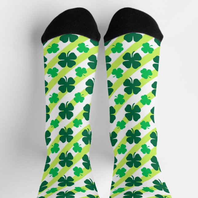 Grünes Kleeblatt auf Streifenmuster-Socken Socken (Oben)