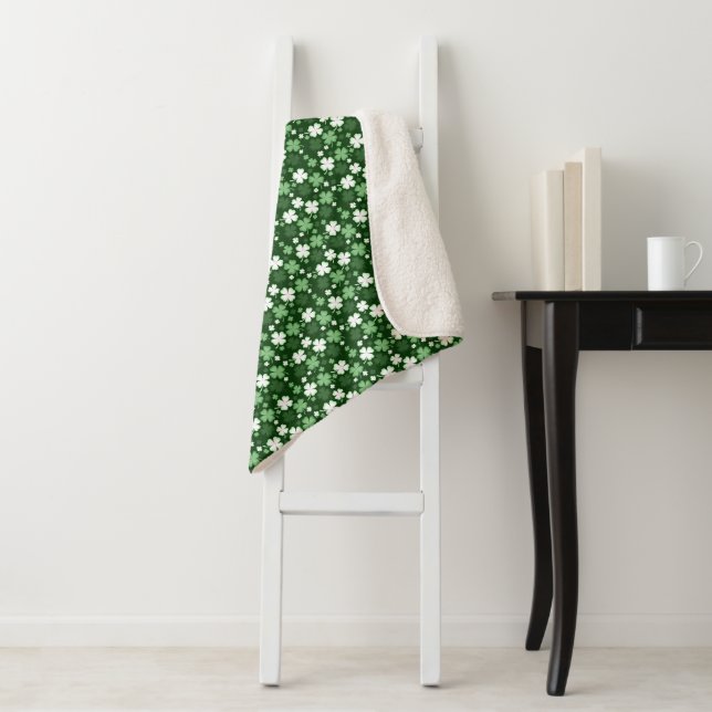 Grünes Kleeblatt, St. Patrick's Day Sherpadecke (Beispiel)