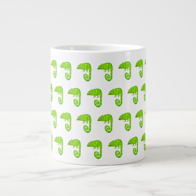 Grünes niedliches Chamäleon Jumbo-Tasse (Vorderseite)