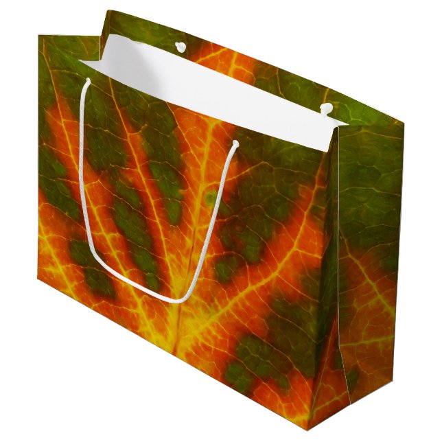 Grünes Orange und gelbes Aspen Leaf #1 Große Geschenktüte (Vorderseite Schrägansicht)