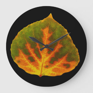 Grünes Orange und gelbes Aspen Leaf #1 Große Wanduhr