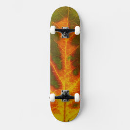 Grünes Orange und gelbes Aspen Leaf #1 Skateboard