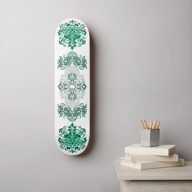 Grünes Ornamental Arabesque Skateboard (Wandkunst)