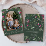 Grünes und hellrosa Botanisches Foto Feiertagskarte<br><div class="desc">Diese Kollektion besticht durch leuchtend rosa Aquarellen,  Beeren und Wintergrün mit moderner und eleganter Typografie,  die im Winter mit botanischen Mustern geschmückt ist.</div>