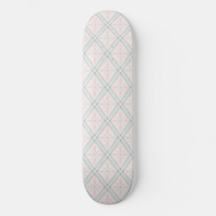 Grünes und rosa pastellfarbenes Diamantmuster Skateboard