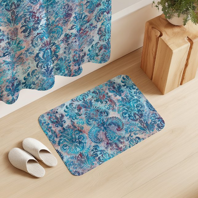 Grunge Damask Denim Blue Burgundy Peach Blush Pink Badematte (Von Creator hochgeladen)