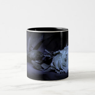 Grunge Dark Blue Rose Design Tasse