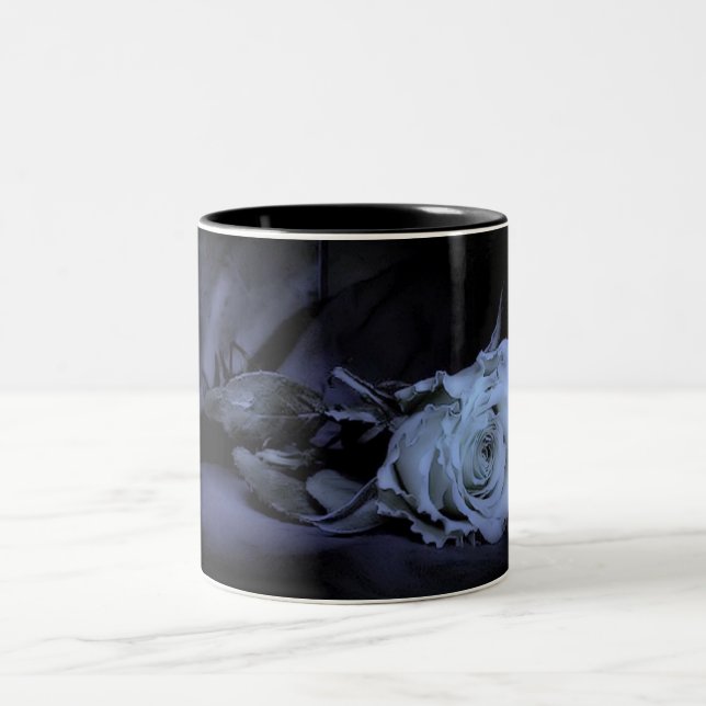 Grunge Dark Blue Rose Design Tasse (Mittel)