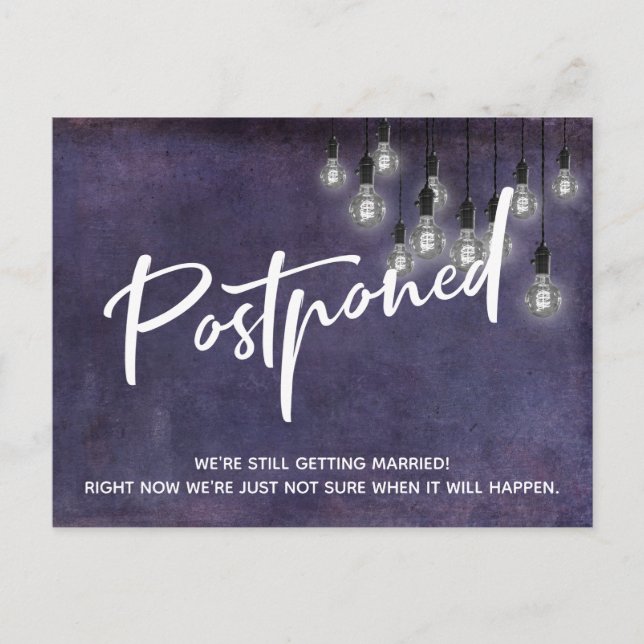 Grunge Lila Edison Lights Zurückgestellt Hochzeit Postkarte (Vorderseite)