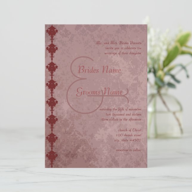 Grunge Maroon Damask Einladung zur Hochzeit (Stehend Vorderseite)