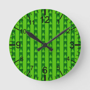 Grüngestricktes Weihnachtsbaummuster Runde Wanduhr