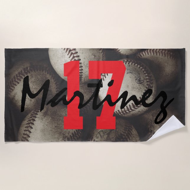 Grungy Baseballs on a Shelf Jersey Number & Name Strandtuch (Vorderseite)