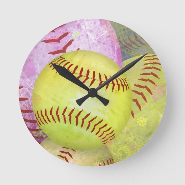 Grungy Girly Softball Runde Wanduhr (Vorderseite)