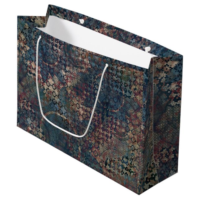 Grungy Muster mit unordentlichem Patchwork von Große Geschenktüte (Vorderseite Schrägansicht)