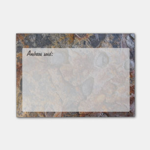 Grungy Rock Textur mit Text Post-it Klebezettel