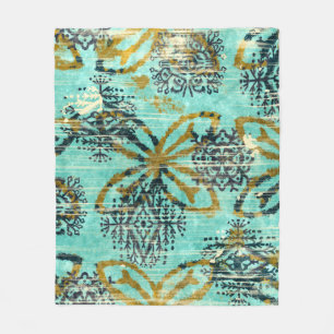 Grungy Tribal: Ethnic Rug Motif Fleecedecke