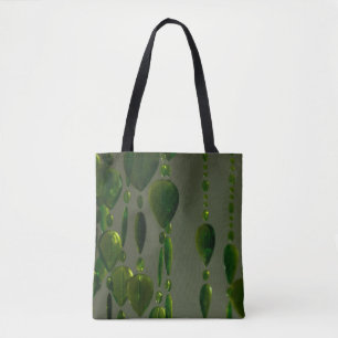 Grünkristalle auf einer Tasche