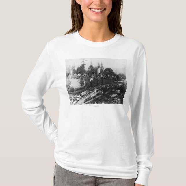 Gruppe Holzfäller auf großer Klotz-Fotografie T-Shirt (Vorderseite)