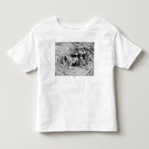 Gruppe Männer außerhalb einer Bergwerk-Fotografi Kleinkind T-shirt