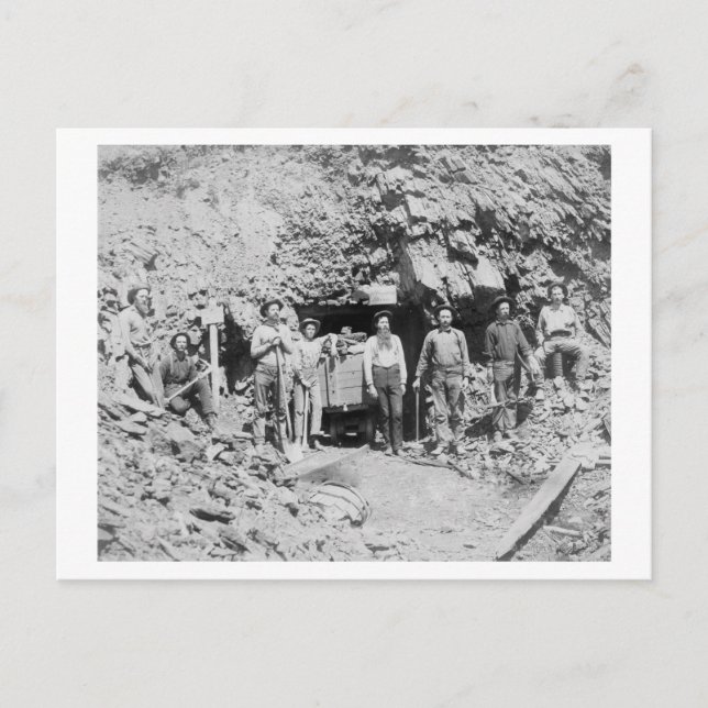 Gruppe von Männern außerhalb eines Minenfotos Postkarte (Vorderseite)
