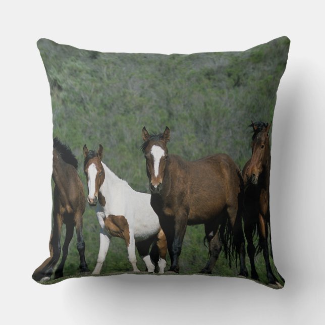 Gruppe wilde Mustang-Pferde Kissen (Vorderseite)