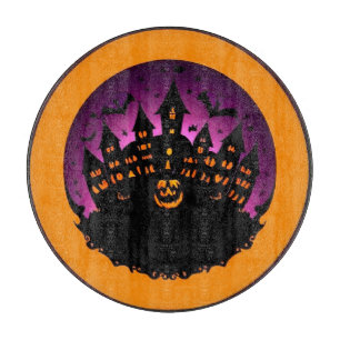 Gruselige Halloween-Silhouette eines Spukschlosses Schneidebrett