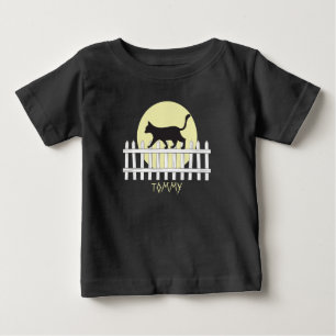 Gruselige schwarze Katze auf Lattenzaun T-Shirt