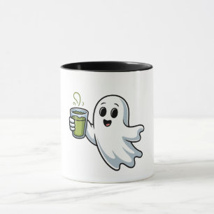 Gruseliger Halloween-Geist hält Matcha Tasse