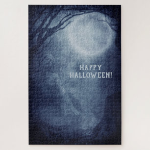Gruseliger Halloween-Geist Vollmond in der Nacht