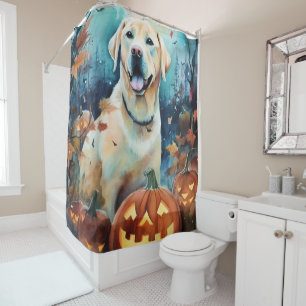 Gruseliger Halloween-Labrador mit Kürbissen Duschvorhang