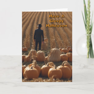 Gruseliger Halloween-Mann auf einem Maisfeld Karte