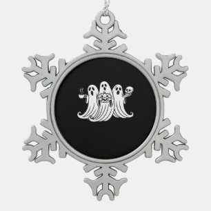 Gruseliger Kaffee schlürfender Kürbis haltend Schneeflocken Zinn-Ornament
