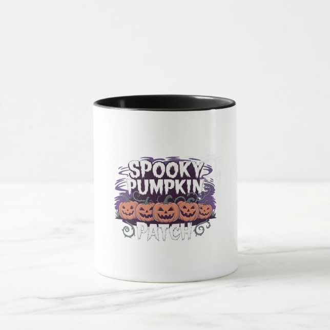 Gruseliger Kürbisfeld Halloween-Becher Tasse (Zentrum)