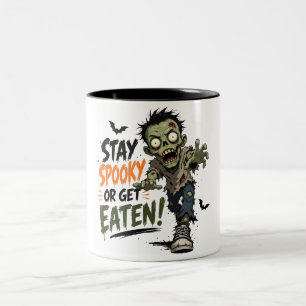 Gruseliger oder gefressener Halloween-Zombie Zweifarbige Tasse