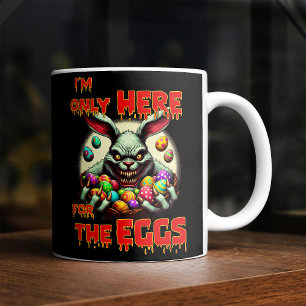 Gruseliger Osterhase mit farbenfrohen Ostereiern Kaffeetasse