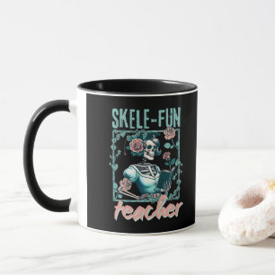 Gruseliger Skelett Grundschullehrer für Halloween Tasse