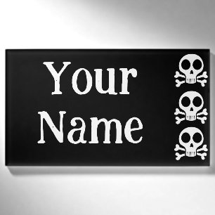 gruseliger Totenschädel auf schwarzem Hintergrund Namenschild