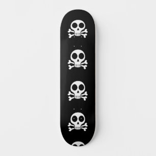 gruseliger Totenschädel auf schwarzem Hintergrund Skateboard