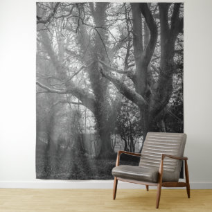 Gruseliger Wald Schwarz-Weiß-Fotografie Wandteppich