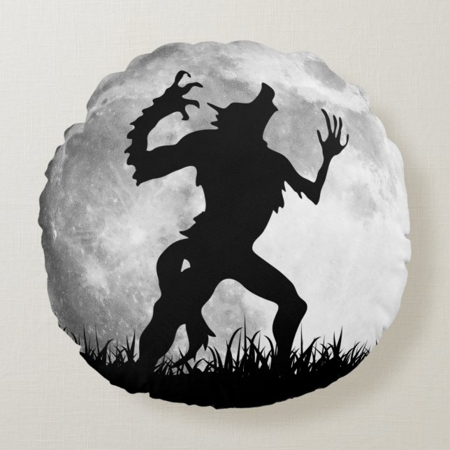Gruseliger Werewolf mit einem Vollmond Rundes Kissen (Vorderseite)