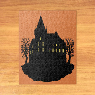 Gruseliges Herrenhaus als Silhouette