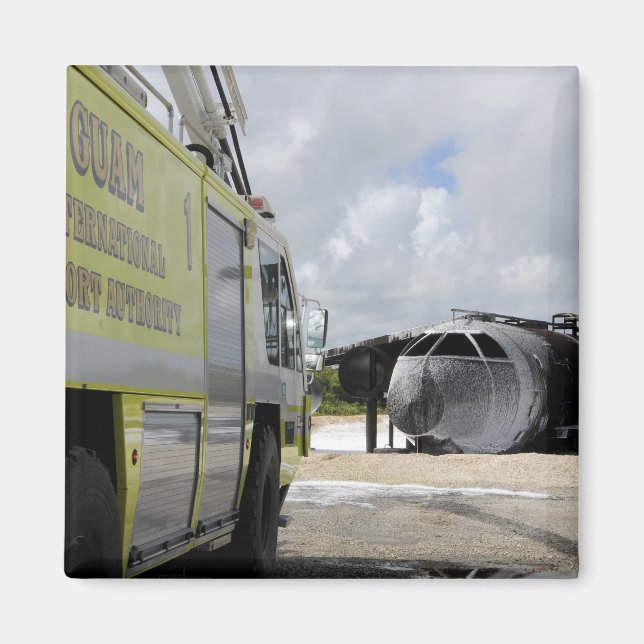 Guam's WONPAT Airport Magnet (Vorne)