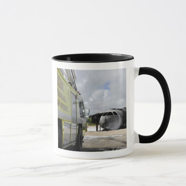 Guam's WONPAT Airport Tasse (Rechts)