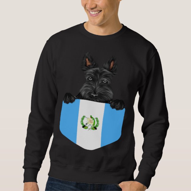 Guatemala Flag Scottish Terrier Dog In Pocket Sweatshirt (Vorderseite)