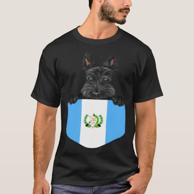 Guatemala Flag Scottish Terrier Dog In Pocket T-Shirt (Vorderseite)