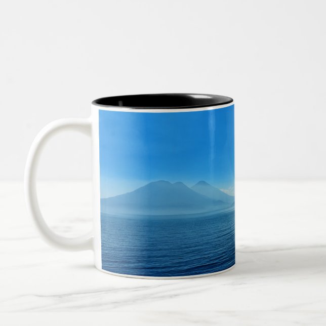 Guatemala - Lago Atitlan sunrise Zweifarbige Tasse (Links)